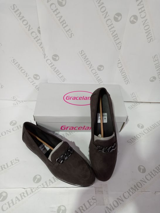 BOXED PAIR OF GRACELAND SHOES SIZE 40