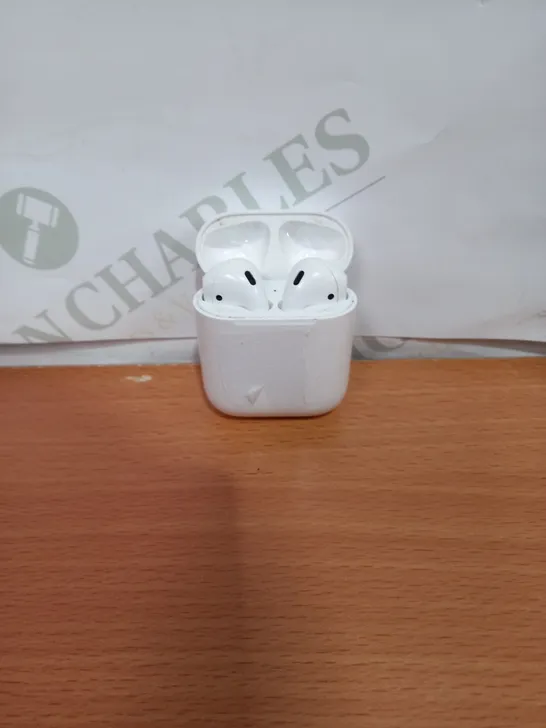 APPLE AIRPODS