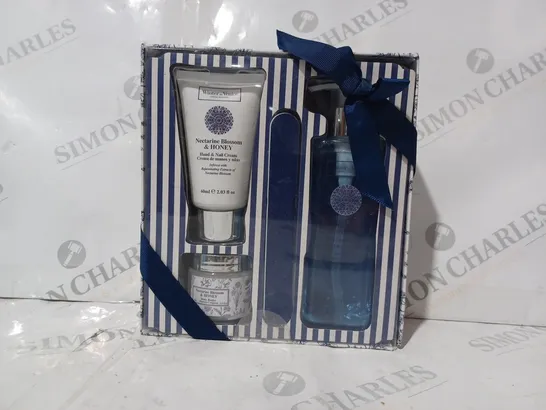 BOXED WINTER IN VENICE BODY BUTTER, HAND & NAIL CREAM, AND SHOWER GEL GIFT SET