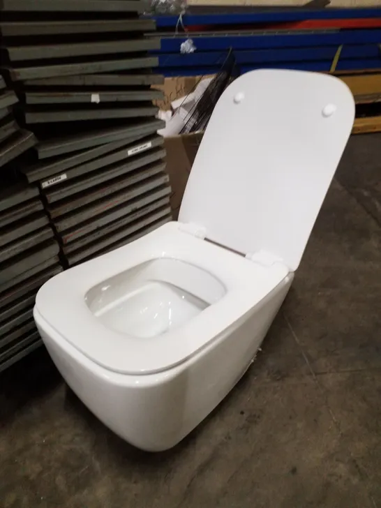 BRAND NEW TOILET PAN WITH SEAT