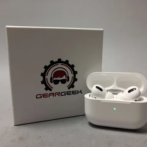 BOXED GEARGEEK EARBUDS IN WHITE