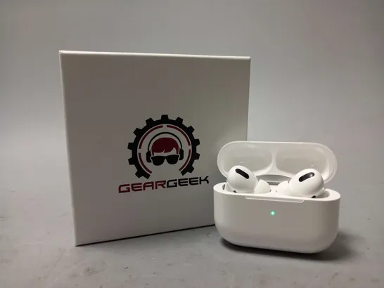 BOXED GEARGEEK EARBUDS IN WHITE