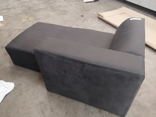 CHAISE SECTION BLACK FAUX LEATHER