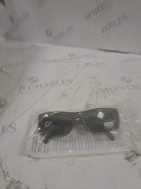 BOX OF 5 ASSORTED POLICE SUNGLASSES 