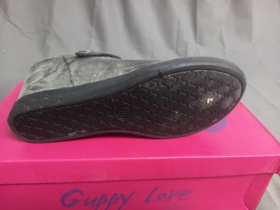 BOX OF APPROXIMATELY 10 BLACK  GUPPY LOVE BY BLOWFISH SHOES IN VARIOUS SIZES 