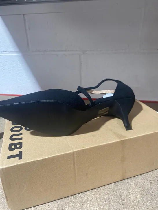 BOXED PAIR OF NO DOUBT BLACK HEELS SIZE 8
