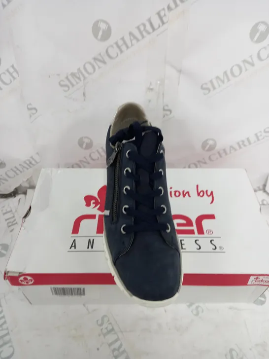 BOXED RIEKER SIZE 6 NAVY WEDGE TRAINER 