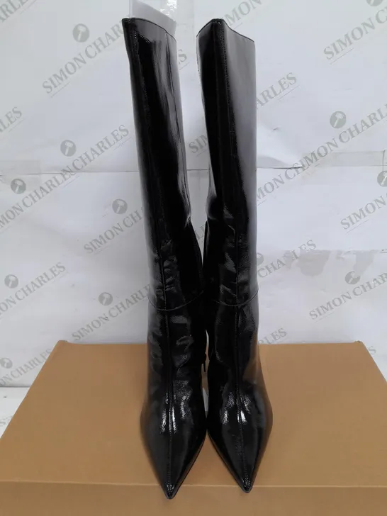 BOXED PAIR OF VERY KNEE ZIP UP BOOTS IN BLACK - SIZE 6