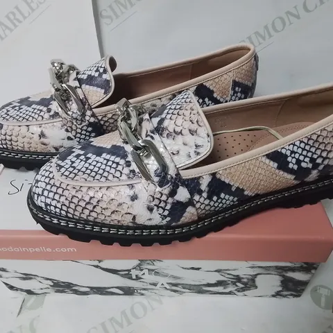 MODA FURLA SNAKE PRINT CHUNKY SOLE LOAFER WITH CHAIN - 40
