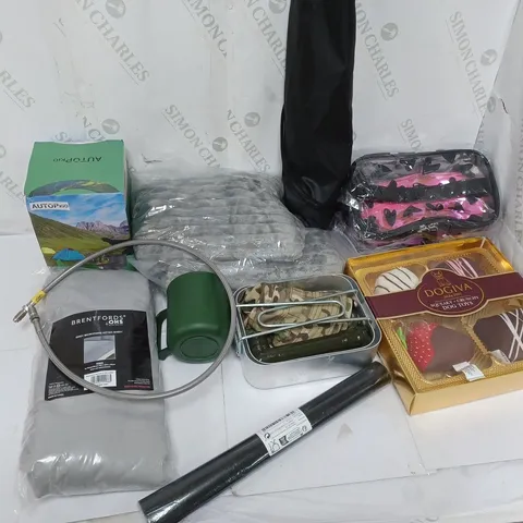 LOT OF ASSORTED HOUSEHOLD ITEMS TO INCLUDE CAMPING COOKING SET , KING FITTED SHEET , ETC