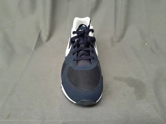 BOXED PAIR OF NIKE AIR MAX SHOES IN NAVY/WHITE UK SIZE 12