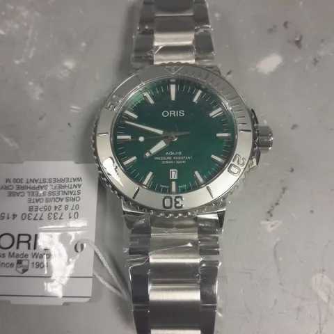 ORIS AQUIS STAINLESS STEEL SAPPHIRE CRYSTAL WATCH WITH GREEN DIAL