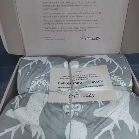 SNOOZZZY WEIGHTED BLANKET GREY STAG DESIGN