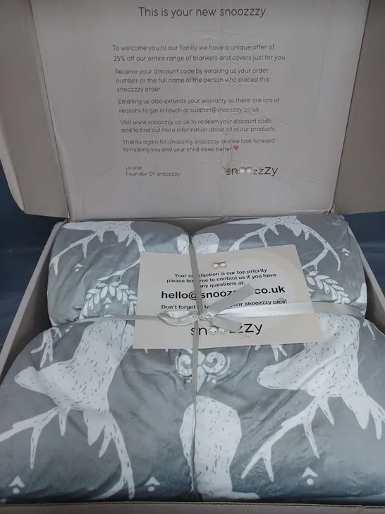 SNOOZZZY WEIGHTED BLANKET GREY STAG DESIGN