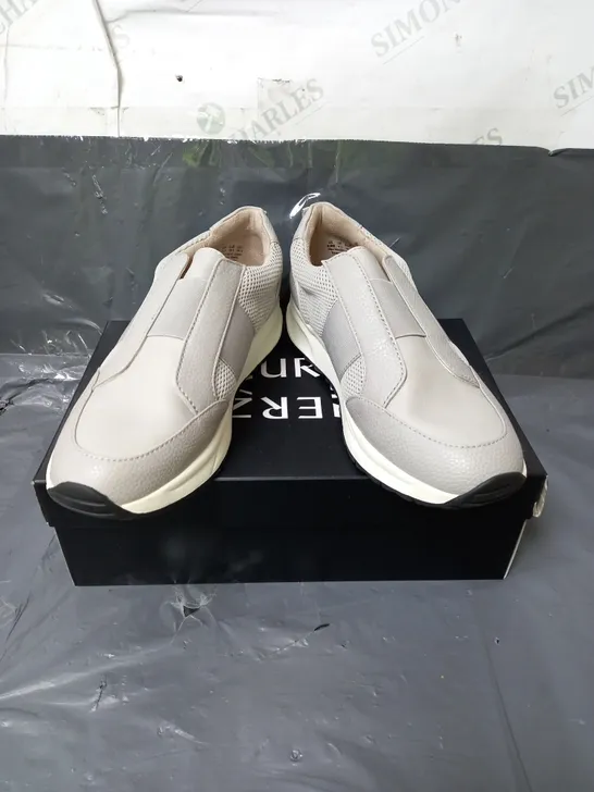 NATURALIZER LADIES SLIP ON TRAINERS CREAM SIZE 6.5