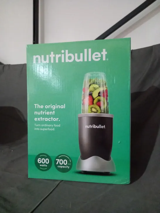 BOXED NUTRIBULLET THE ORIGINAL NUTRIENT EXTRACTOR 