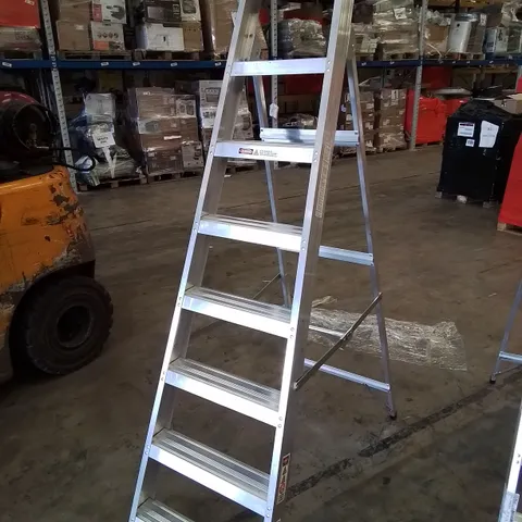 SET OF PROFESSIONAL ALUMINIUM STEPLADDERS