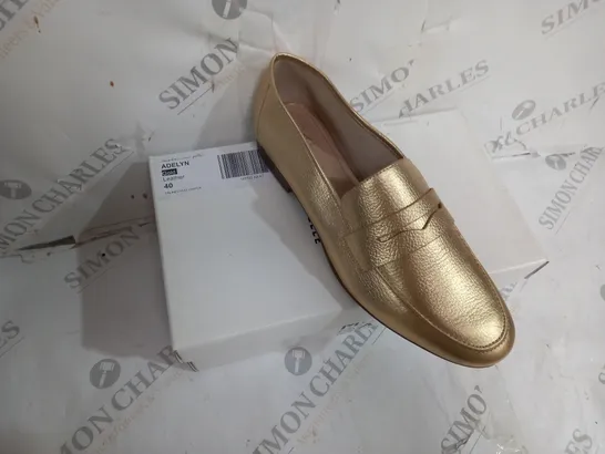 BOXED PAIR OF MODA IN PELLE ADELYN GOLD LEATHER UNLINED FLAT LOAFER IN SIZE 40