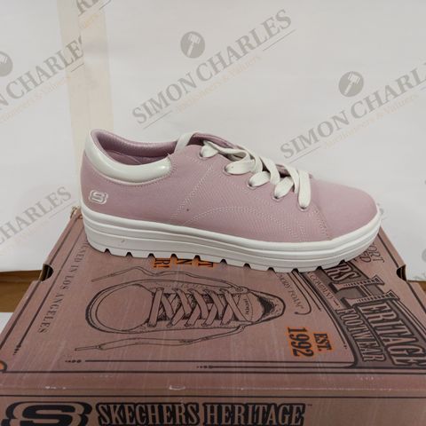 BOXED PAIR OF SKECHERS SHOES - LIGHT PURPLE SIZE 7