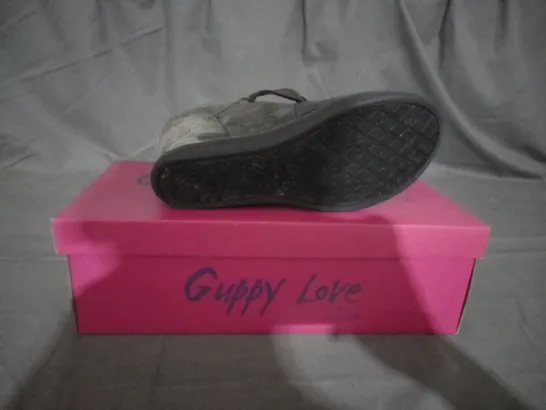 APPROXIMATELY 9 BOXED PAIRS OF GUPPY LOVE BY BLOWFISH WEDGE SHOES IN VARIOUS SIZES TO INCLUDE SIZE 39.5EU