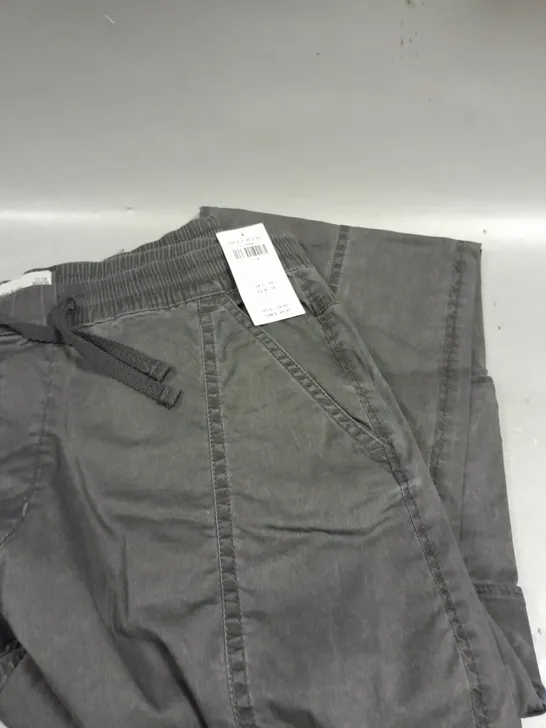 ABERCROMBIE KIDS GREY STRETCH PANTS IN GREY - 17/18