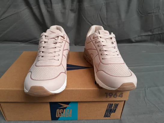 BOXED PAIR OF OSAGA TRAINERS SIZE EU37