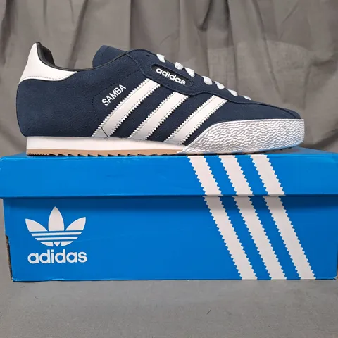 BOXED PAIR OF ADIDAS SAMBA SUPER SUEDE SHOES IN NAVY/WHITE UK SIZE 9.5