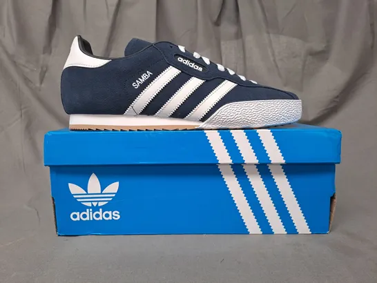 BOXED PAIR OF ADIDAS SAMBA SUPER SUEDE SHOES IN NAVY/WHITE UK SIZE 9.5