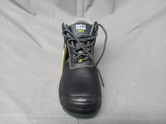 BOXED PAIR OF SAFETY JOGGER WORKS SAFETY BOOTS IN BLACK UK SIZE 8