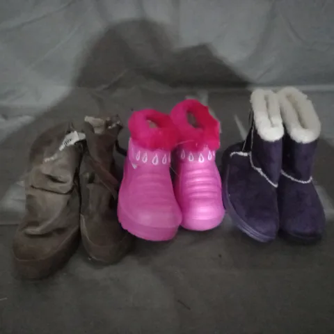 APPROXIMATELY 10 PAIRS OF ASSORTED KIDS SHOES IN VARIOUS STYLES AND SIZES 