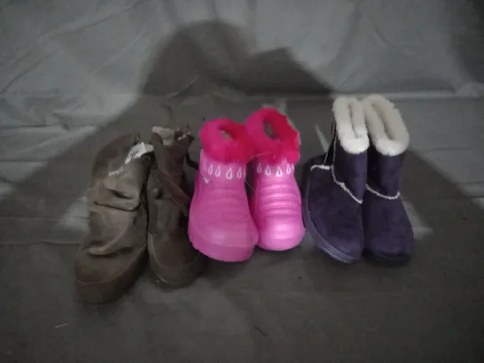 APPROXIMATELY 10 PAIRS OF ASSORTED KIDS SHOES IN VARIOUS STYLES AND SIZES 