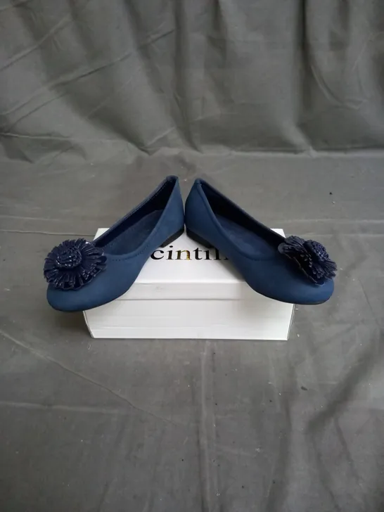 BOX OF 12 PAIRS OF SCINTILLA GIRLS BALLET FLAT SHOES IN NAVY - VARIOUS SIZES