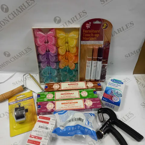 BOX OF APPROXIMATELY 20 ASSORTED HOUSEHOLD ITEMS TO INCLUDE INCENSE STICKS, HAND & WRIST EXERCISER, FURNITURE TOUCH-UP MARKERS ETC 