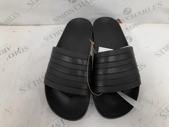 ADIDAS ADILETTE AQUA SLIDES IN BLACK - UK 11