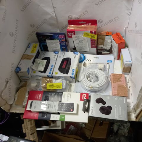 LOT OF APPROXIMATELY 15 ASSORTED ITEMS INCLUDING ALARM CLOCKS AND HEADPHONES 