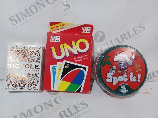 APPROXIMATELY 10 ASSORTED TOYS AND GAMES TO INCLUDE DOBBLE SPOT-IT, UNO, BICYCLE PLAYING CARDS, ETC