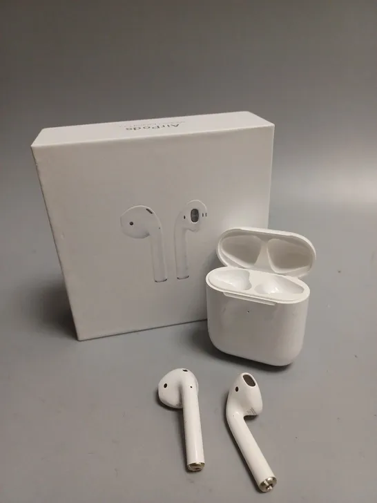 BOXED APPLE AIRPODS WIRELESS EARPHONES 