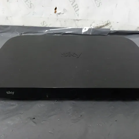 SKY Q BOX - ES130