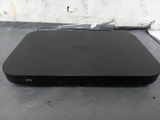 SKY Q BOX - ES130