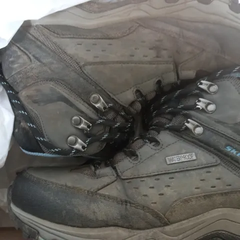 PAIR OF SKECHERS HIKING BOOTS CHARCOAL SIZE 5 1/2