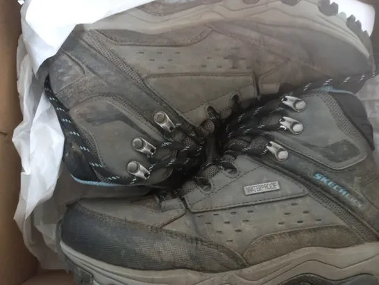 PAIR OF SKECHERS HIKING BOOTS CHARCOAL SIZE 5 1/2