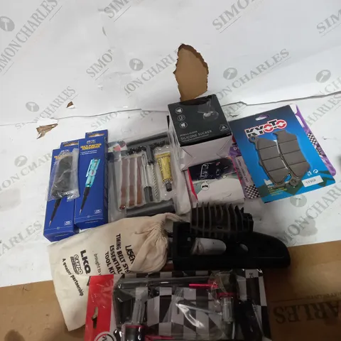 LOT OF ASSORTED CAR PARTS AND ACCESSORIES 