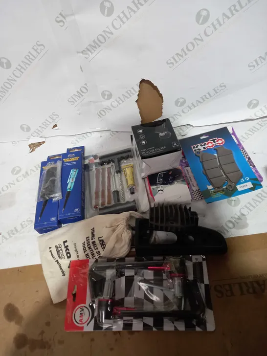 LOT OF ASSORTED CAR PARTS AND ACCESSORIES 