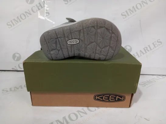 BOXED PAIR OF KEEN MOXIE INFANT SANDALS IN SILVER COLOUR UK SIZE 3