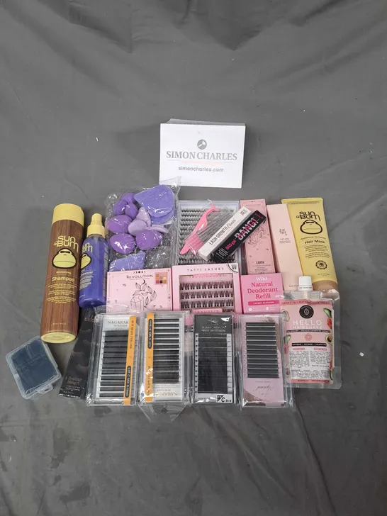 APPROXIMATELY 20 ASSORTED COSMETIC PRODUCTS TO INCLUDE SUNBUM HAIR MASK, REVOLUTION EYESHADOW PALETTE, TATTI LASHES ETC