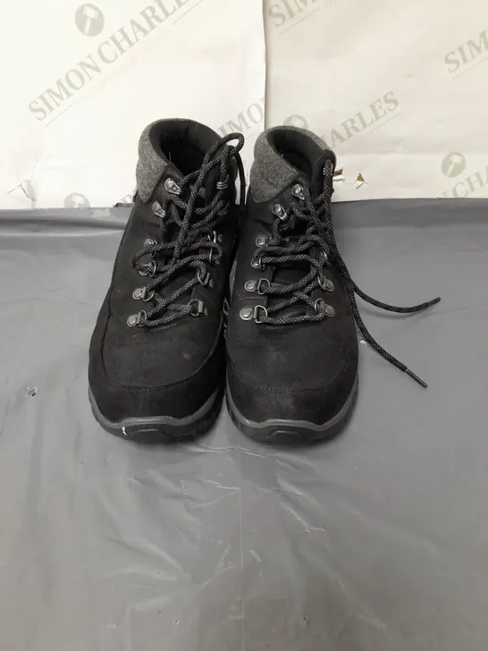 SKECHERS BLACK LACE UP ANKLE BOOTS WITH FLEECE TRIM SIZE 5.5