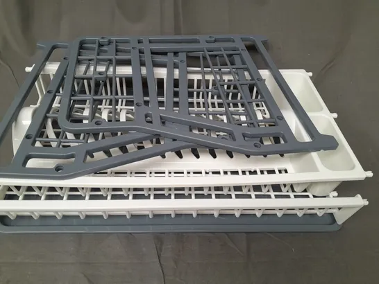 BOX OF 4 ASSORTED HOUSEHOLD ITEMS TO INCLUDE DISH DRYING RACK, ETC