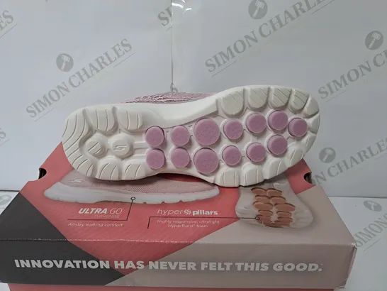 BOXED PAIR OF SKETCHERS GO WALK 6 WOMEN'S SHOES // SIZE: 6.5 UK