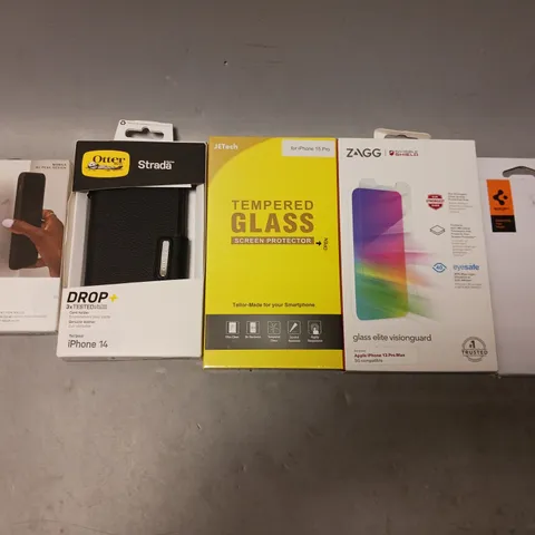 BOX OF APPROXIMATELY 12 ASSORTED ITEMS TO INCLUDE - ZAGG GLASS ELITE VISION GUARD , JETECH TEMPERED GLASS SCREEN PROTECTOR , OTTER STRADA DRAP 3X TESTED ETC