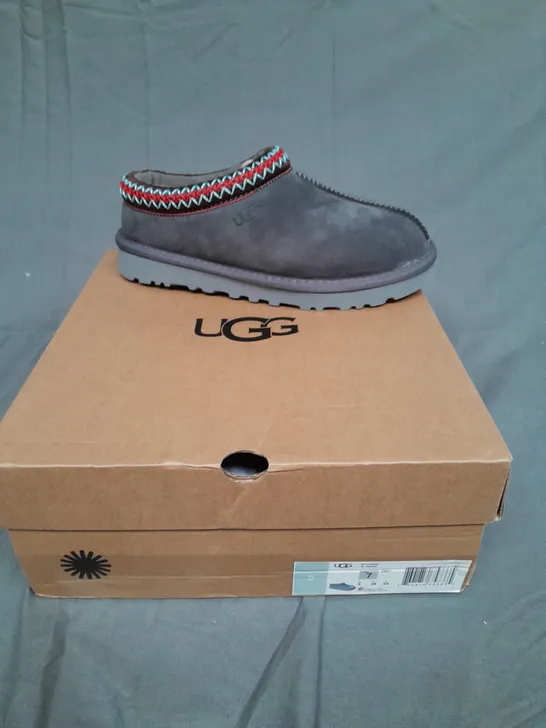 BOXED PAIR OF UGG W TASMAN IN GREY UK 7 